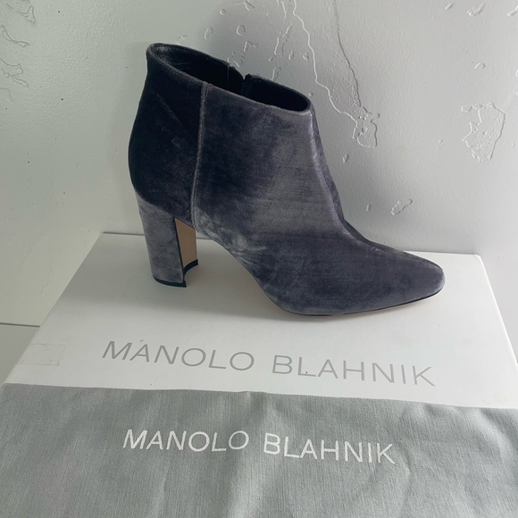 NIB Manolo Blahnik Brustalo Velvet Grey Booties Size 37 - Picture 2 of 10